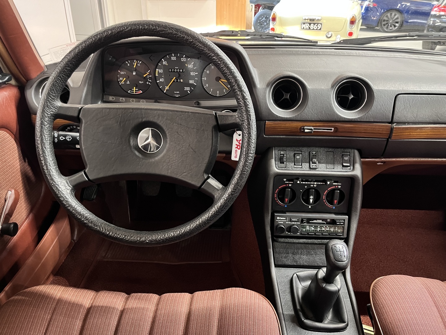MERCEDES-BENZ 200 1984