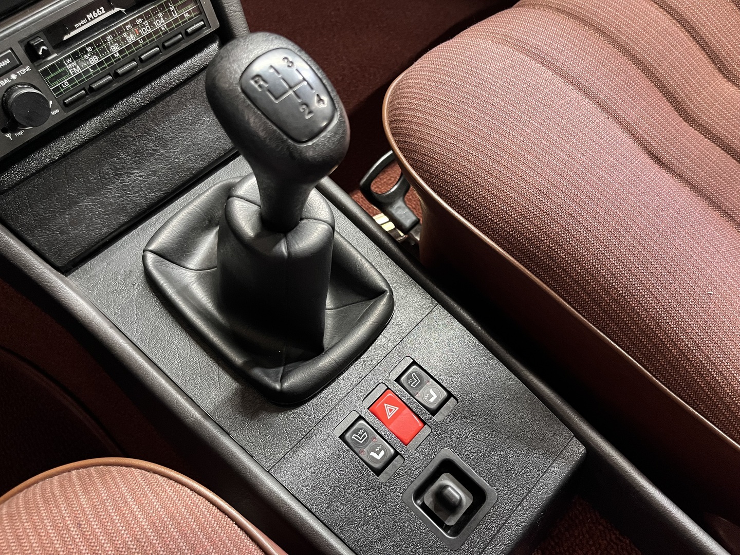 MERCEDES-BENZ 200 1984