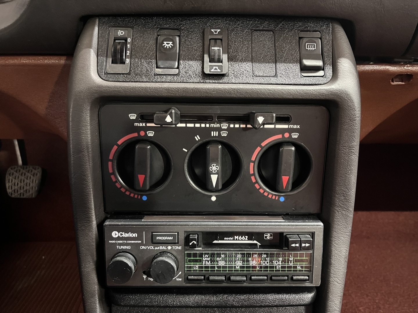 MERCEDES-BENZ 200 1984