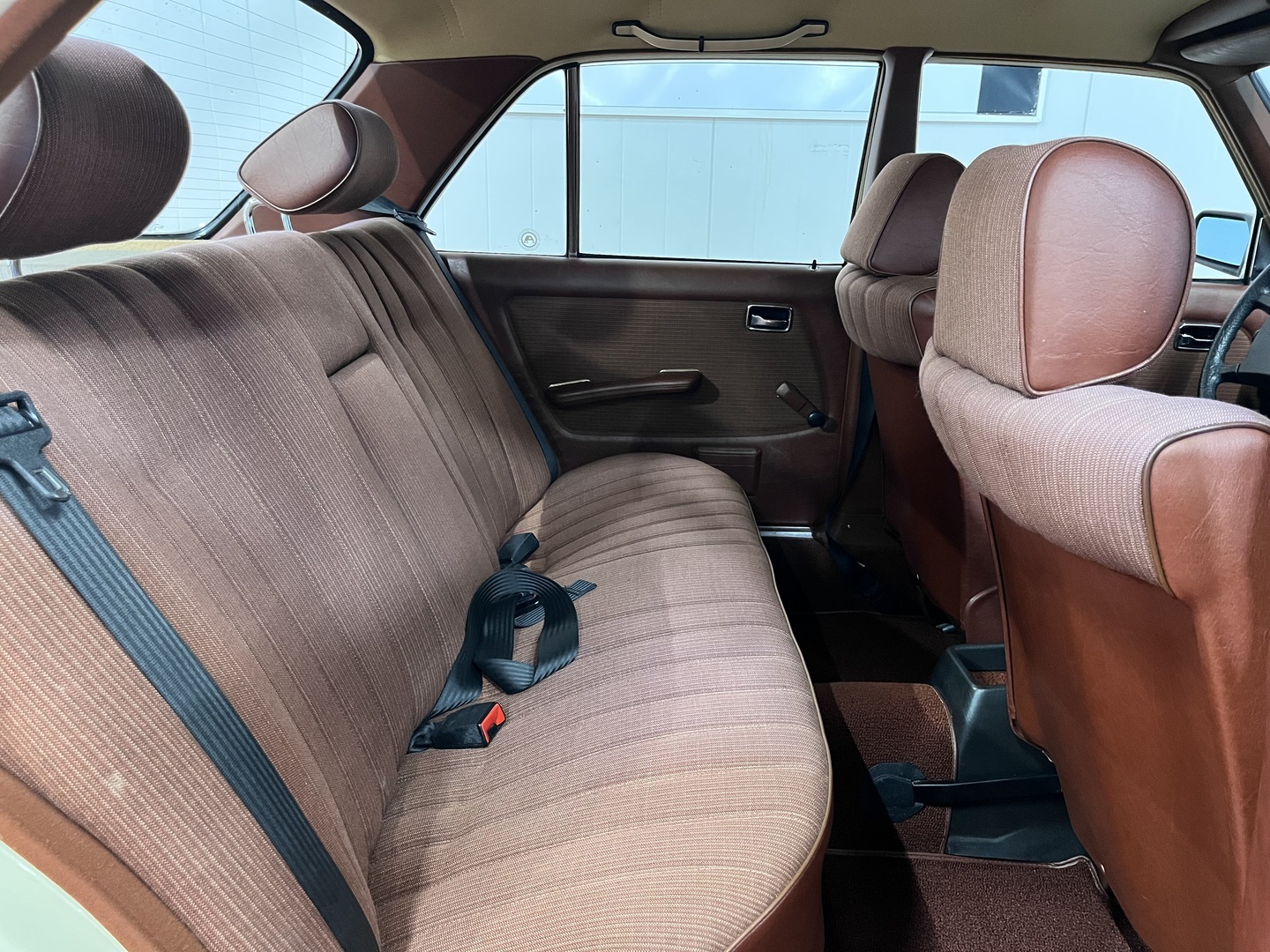 MERCEDES-BENZ 200 1984