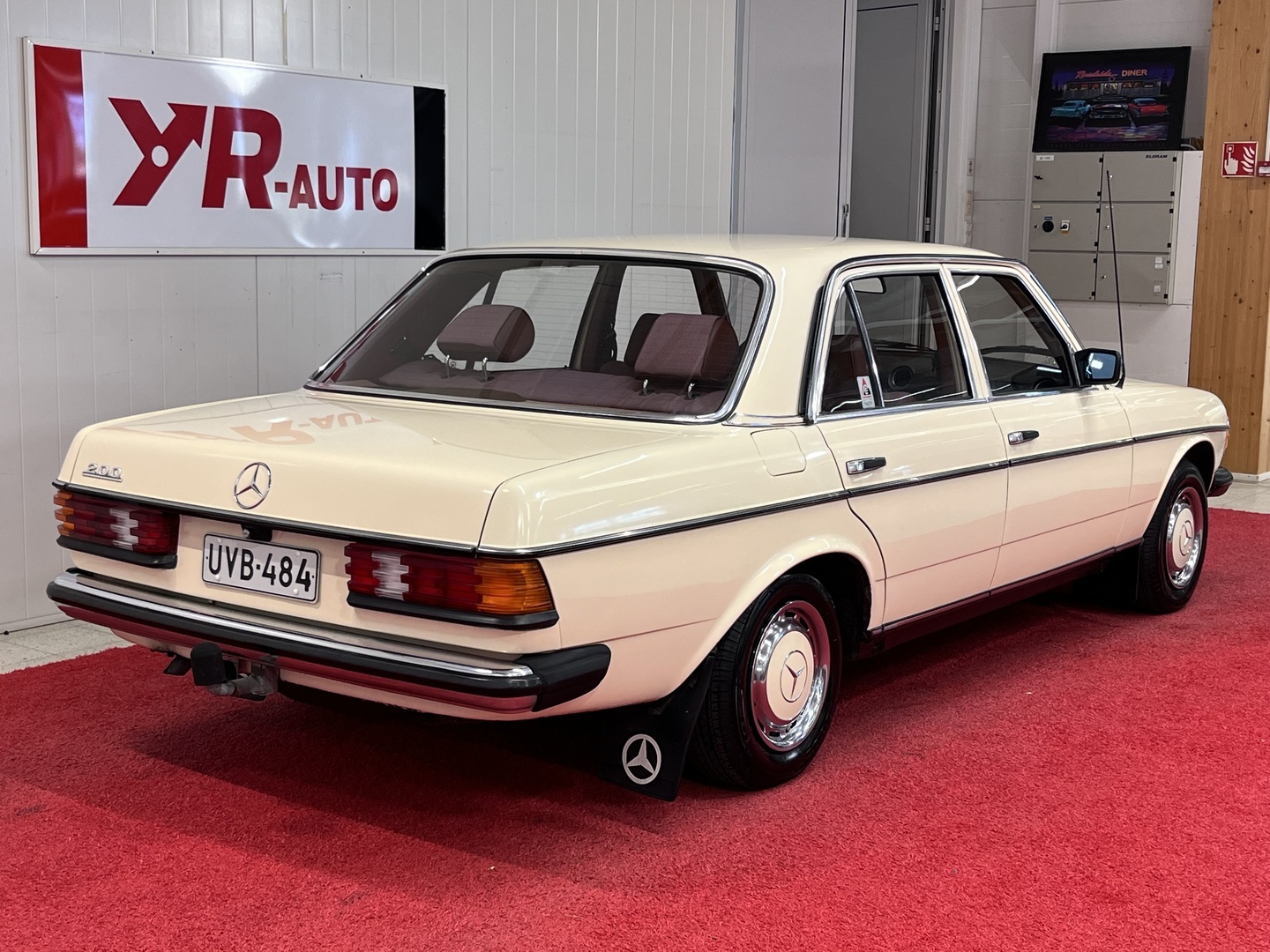 MERCEDES-BENZ 200 1984