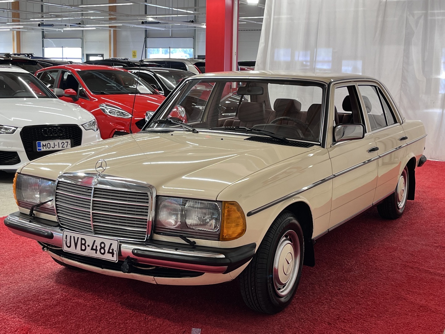 MERCEDES-BENZ 200 1984