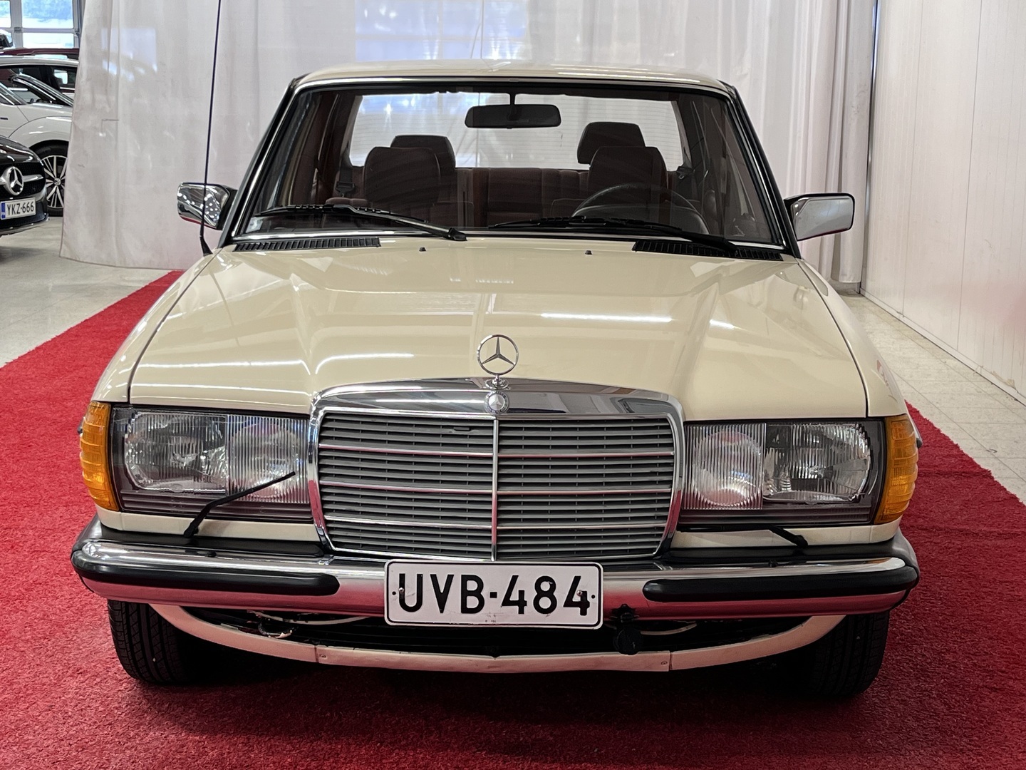 MERCEDES-BENZ 200 1984