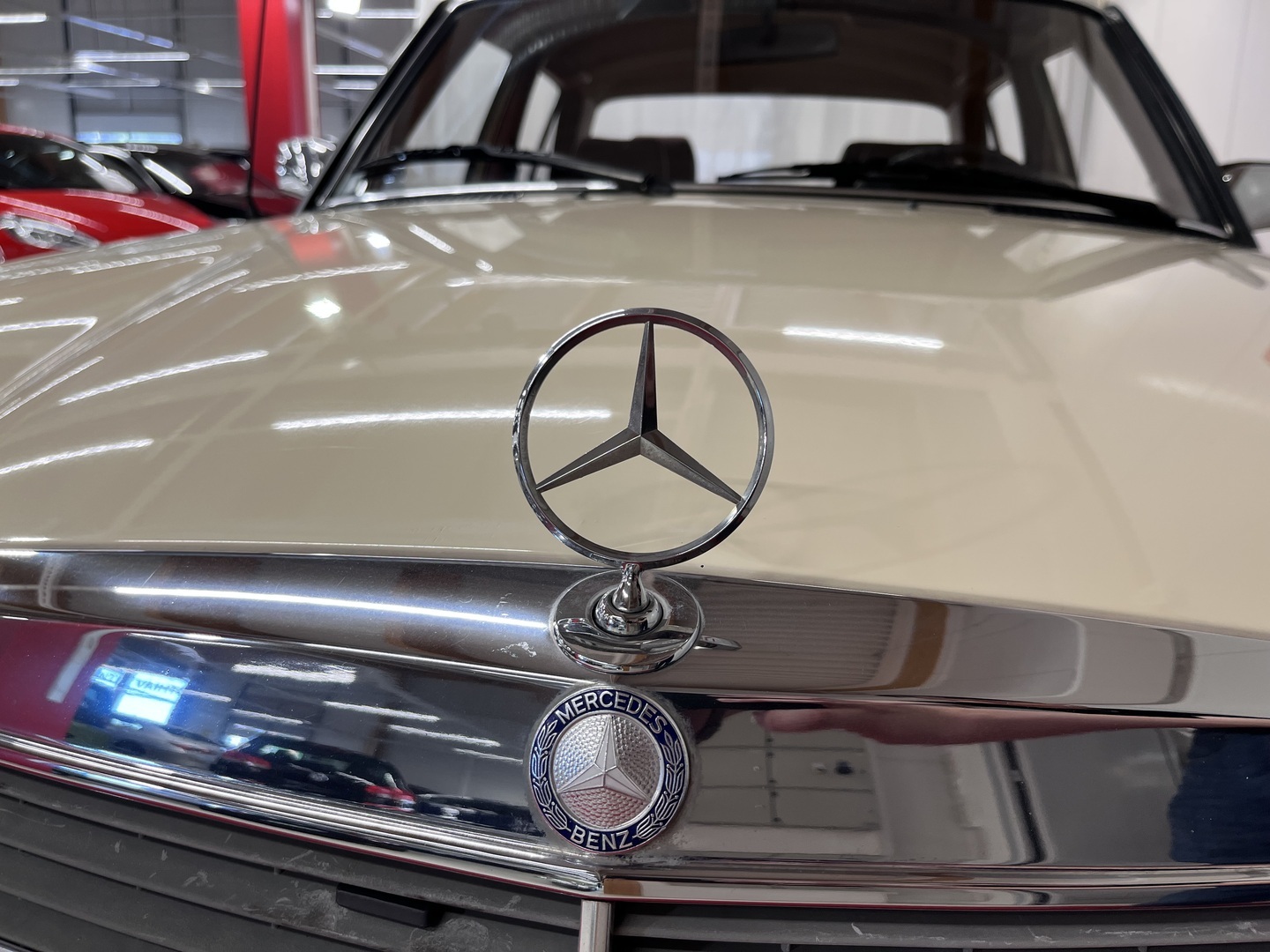 MERCEDES-BENZ 200 1984