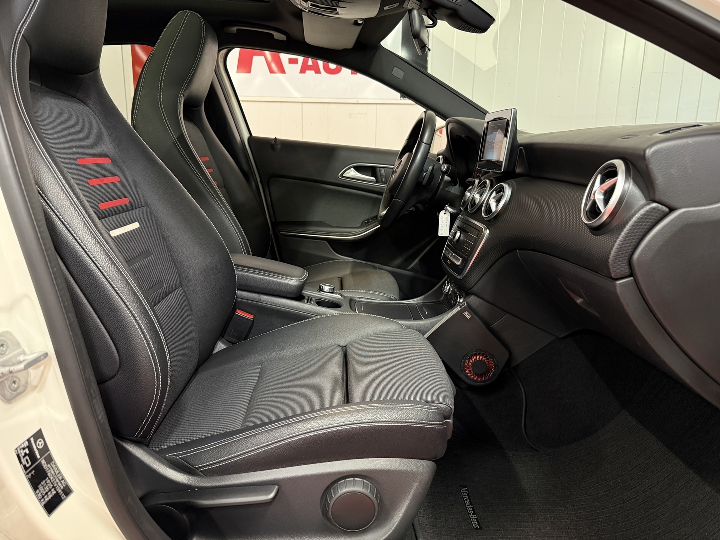 MERCEDES-BENZ A 2016