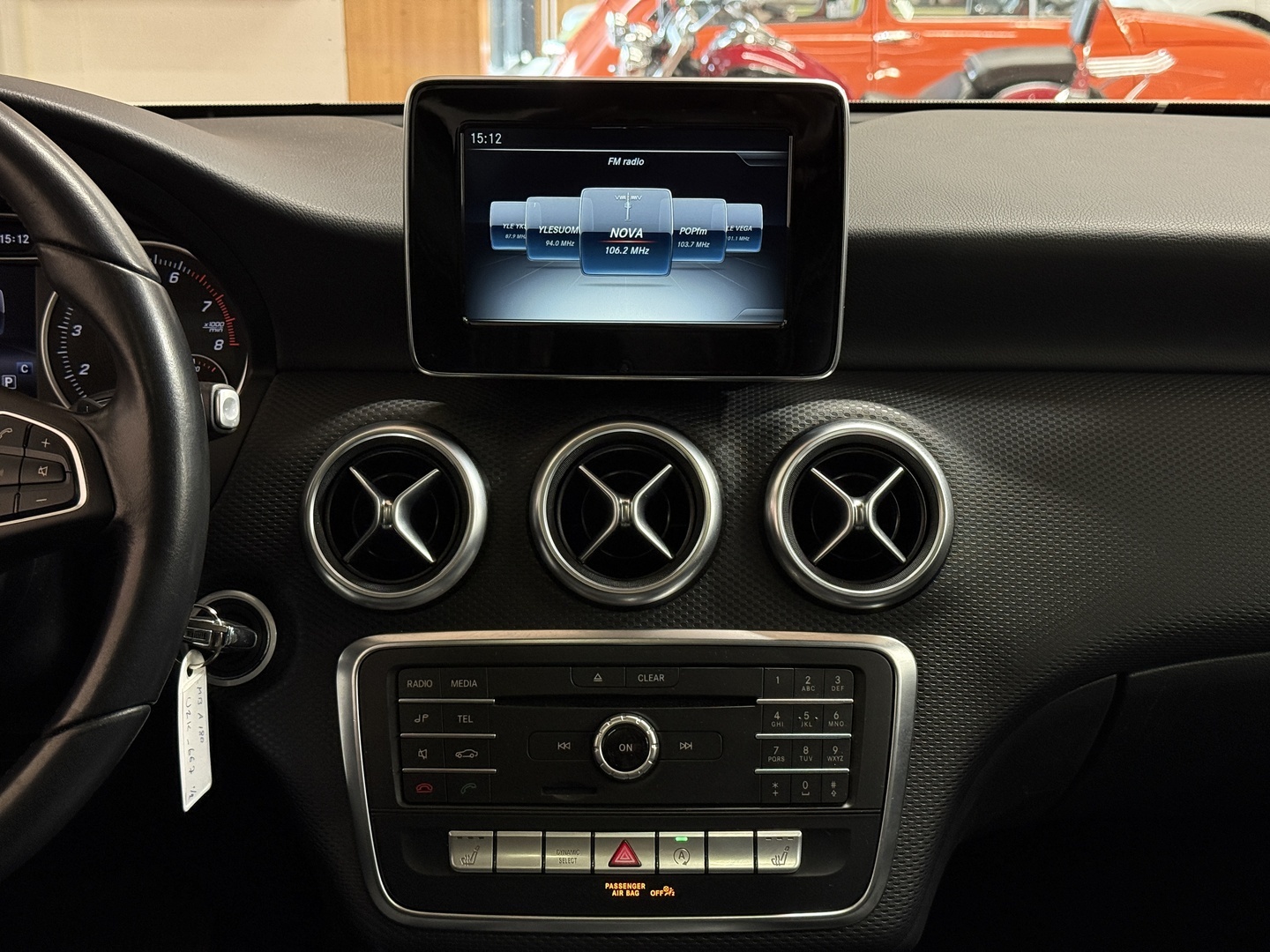 MERCEDES-BENZ A 2016