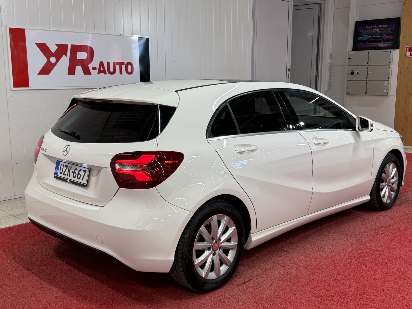 MERCEDES-BENZ A 2016