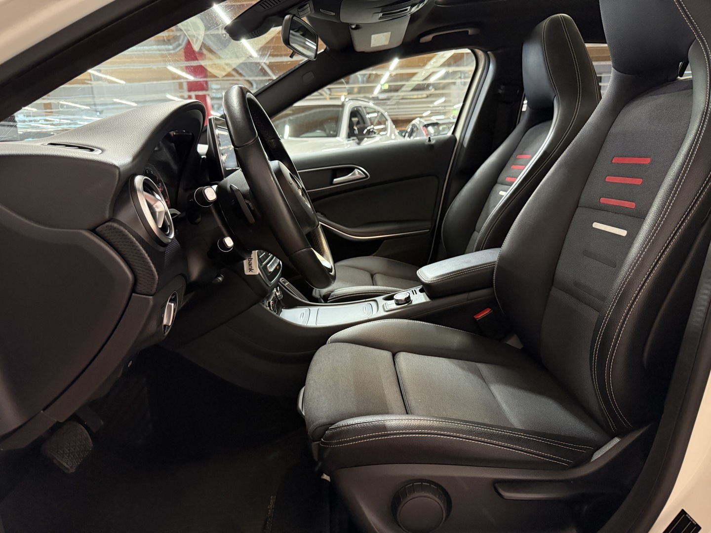 MERCEDES-BENZ A 2016