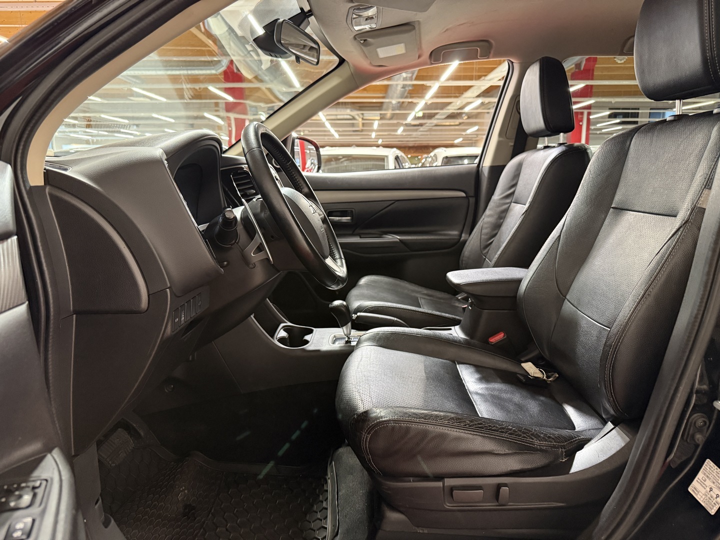 MITSUBISHI Outlander 2012