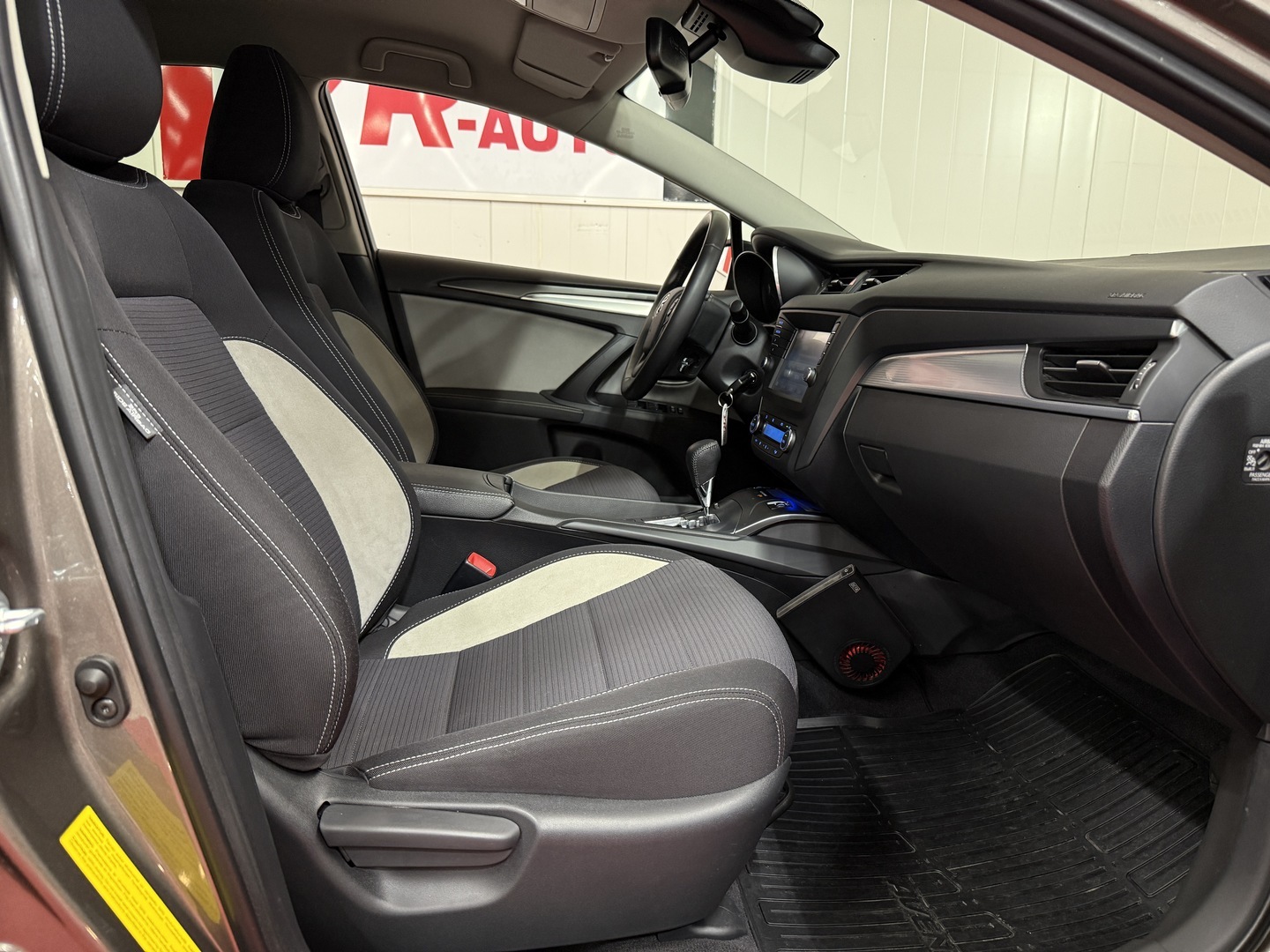 TOYOTA Avensis 2018