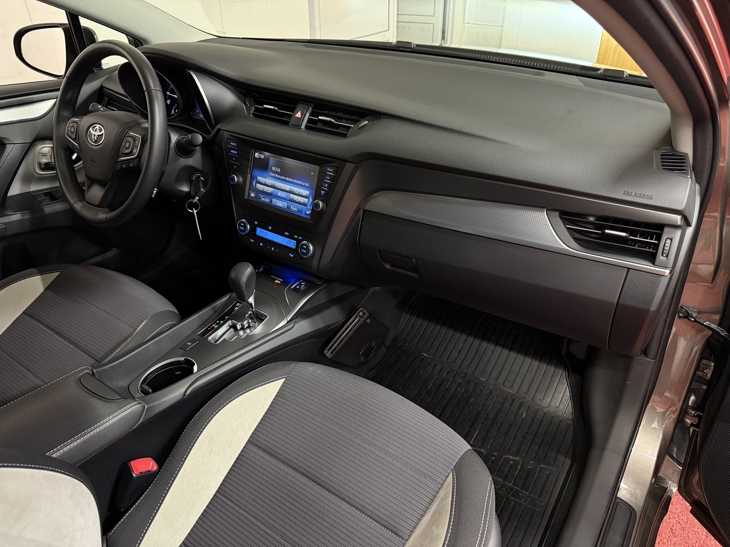 TOYOTA Avensis 2018