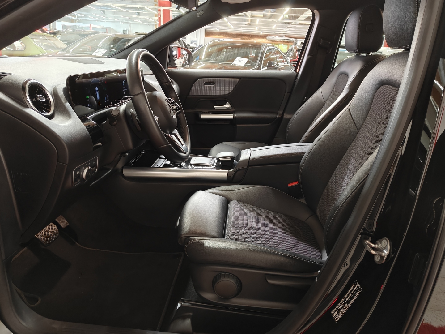 MERCEDES-BENZ GLA 2023