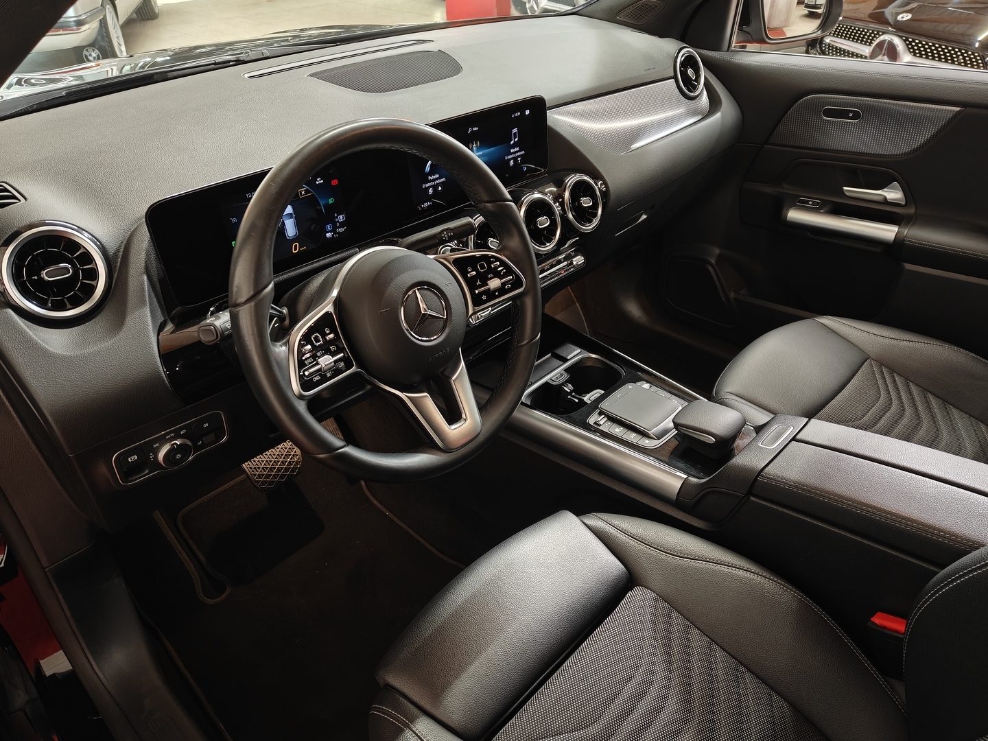 MERCEDES-BENZ GLA 2023