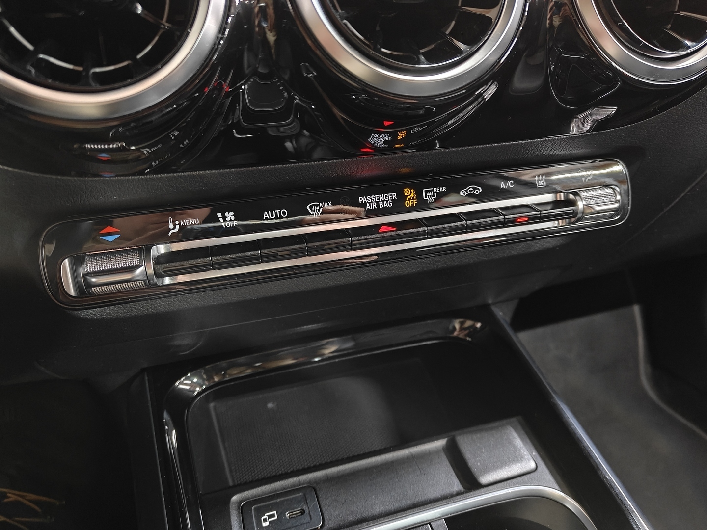 MERCEDES-BENZ GLA 2023