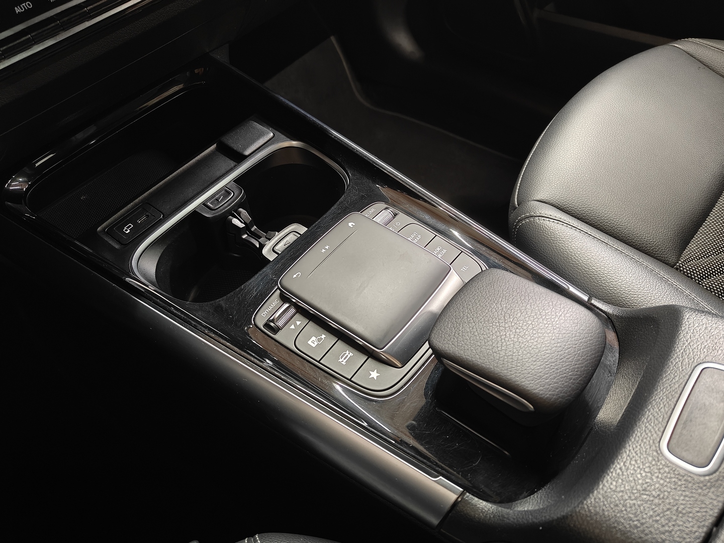 MERCEDES-BENZ GLA 2023