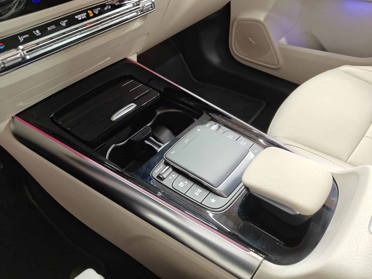 MERCEDES-BENZ EQA 2023