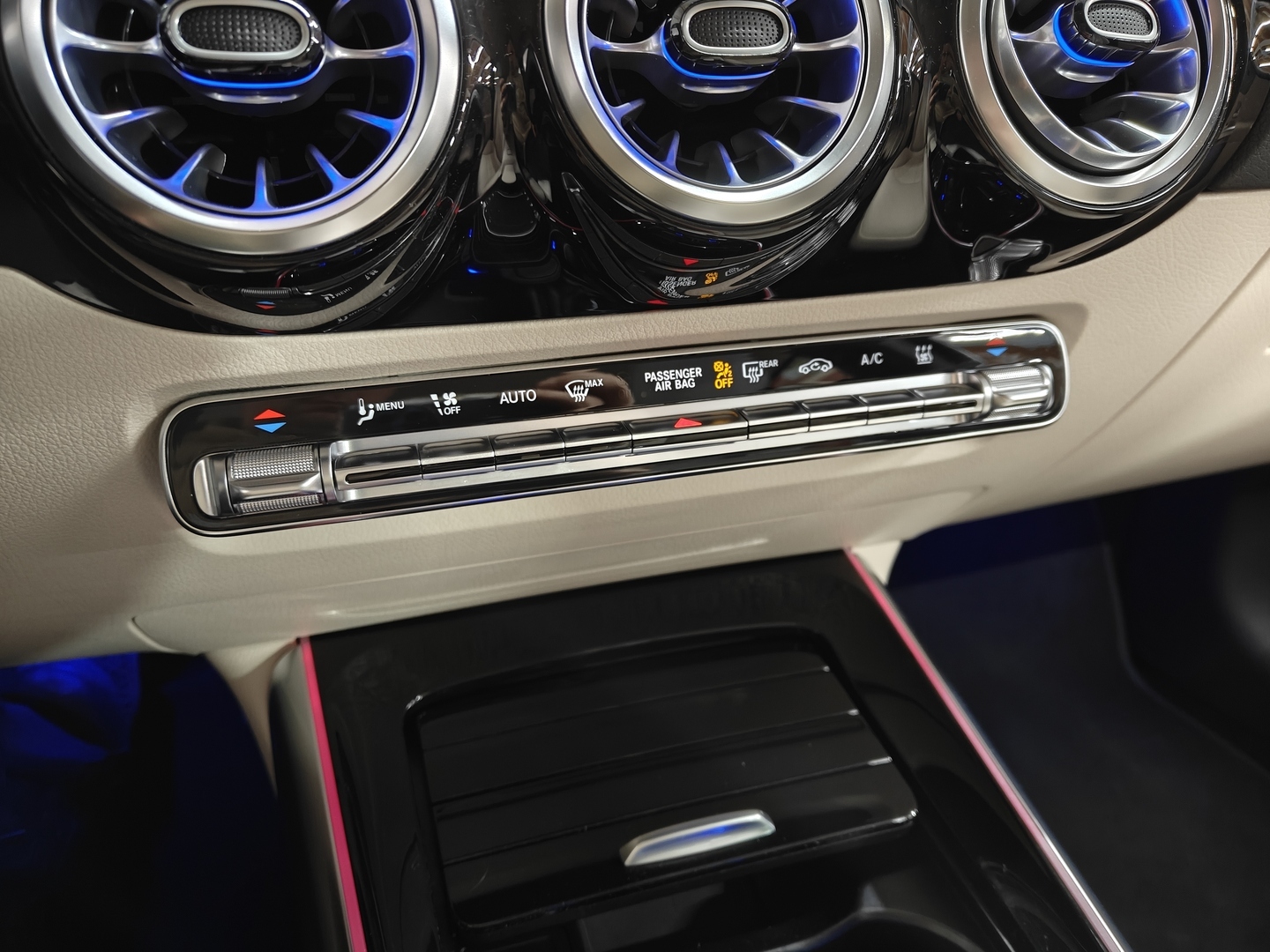 MERCEDES-BENZ EQA 2023