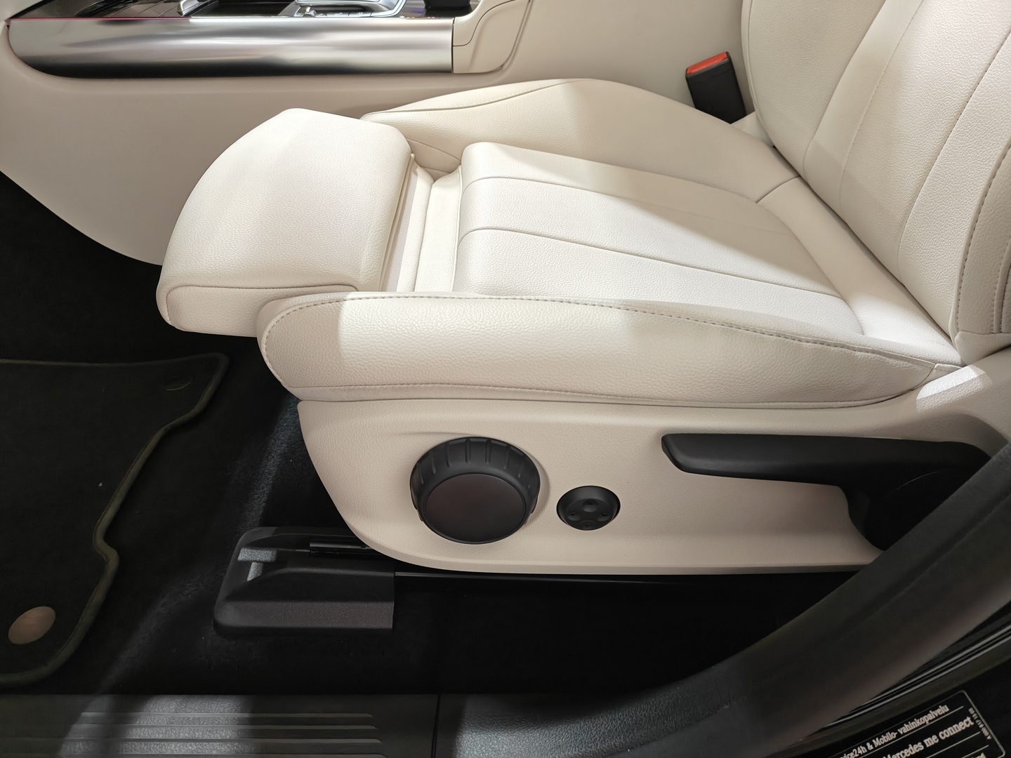 MERCEDES-BENZ EQA 2023