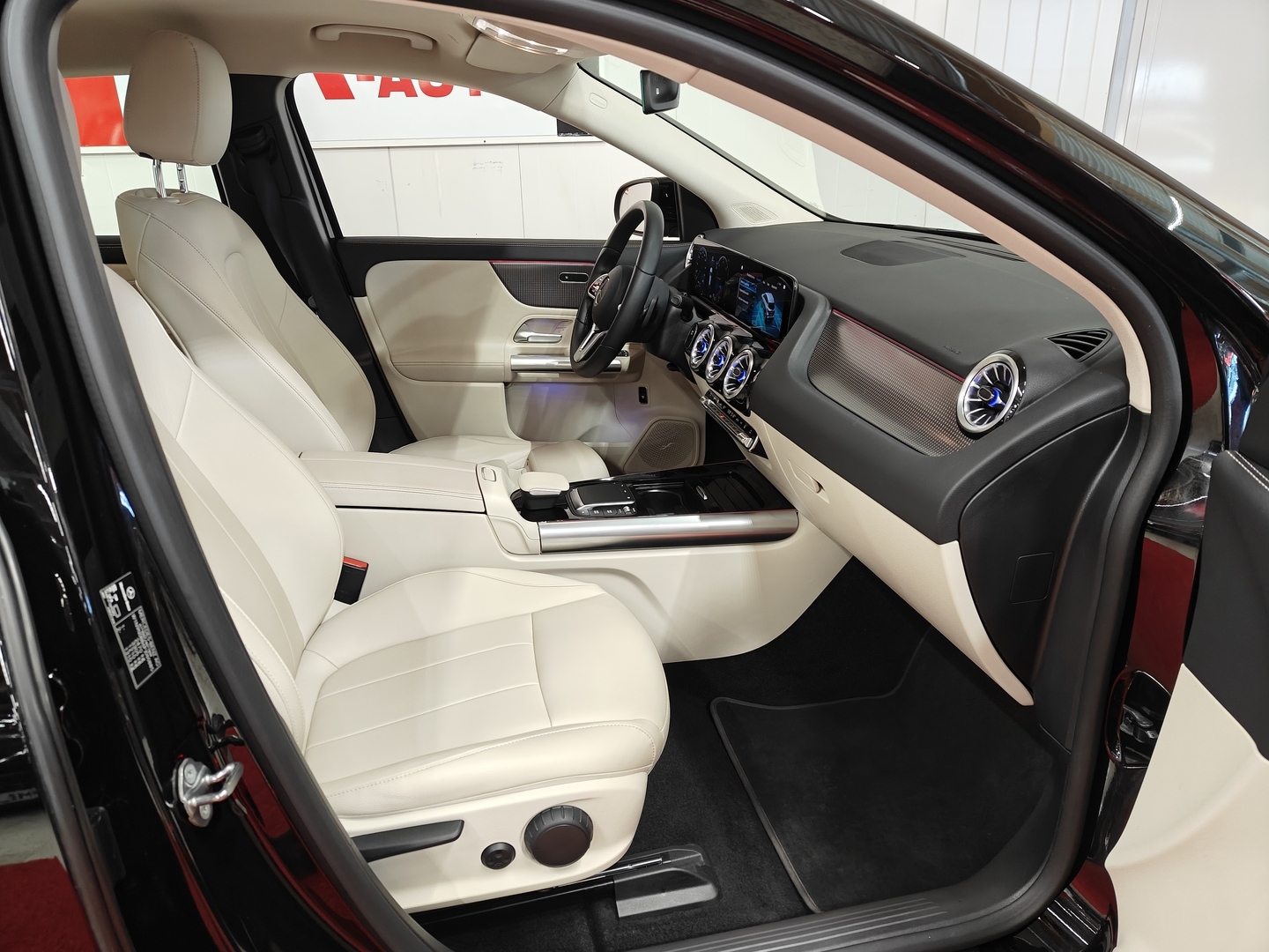 MERCEDES-BENZ EQA 2023