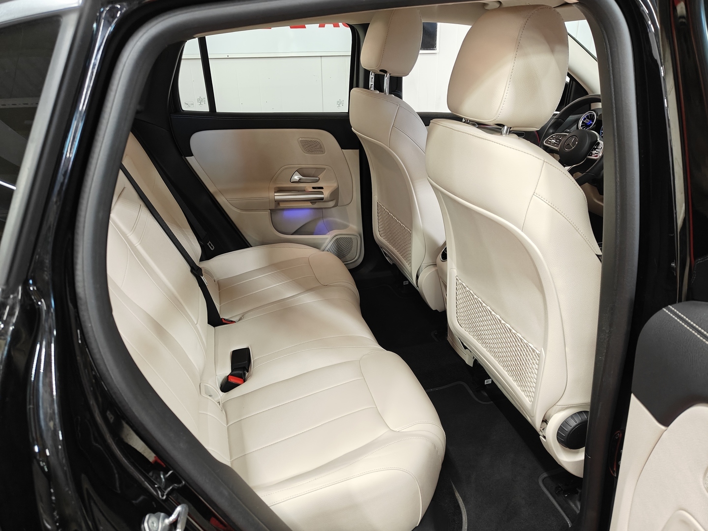 MERCEDES-BENZ EQA 2023