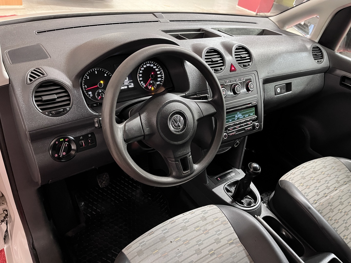 VOLKSWAGEN Caddy 2012