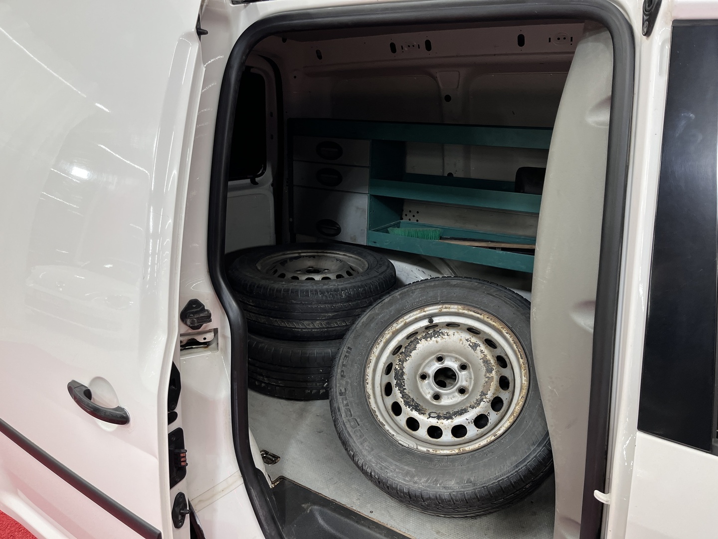 VOLKSWAGEN Caddy 2012