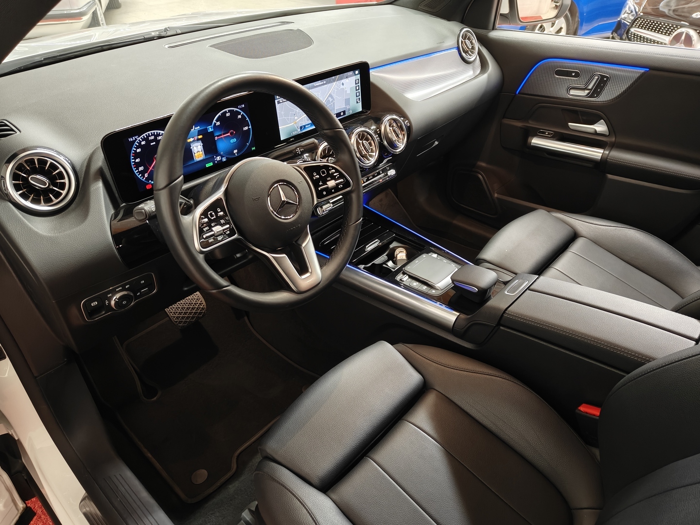 MERCEDES-BENZ EQA 2023