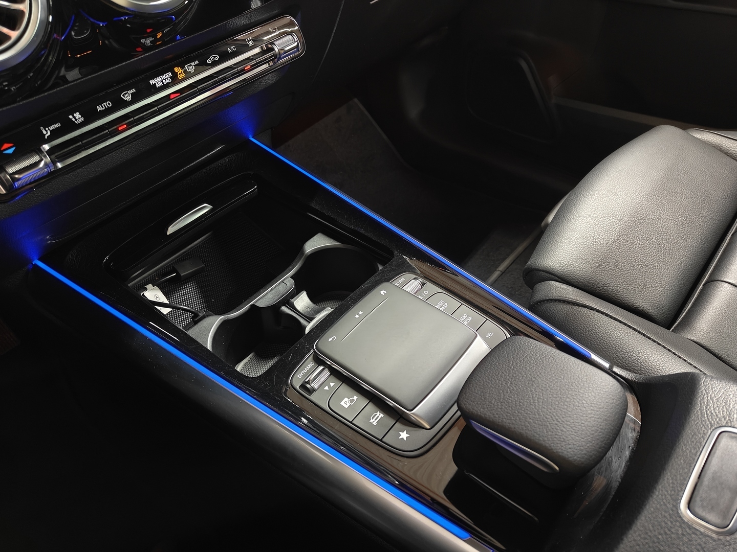 MERCEDES-BENZ EQA 2023