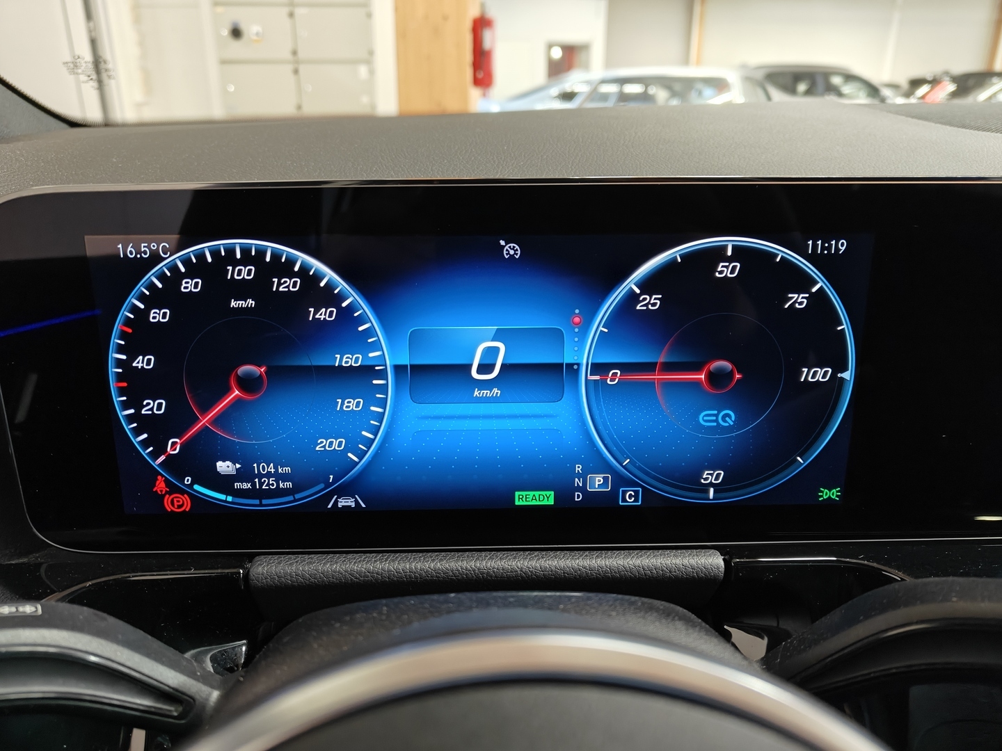 MERCEDES-BENZ EQA 2023