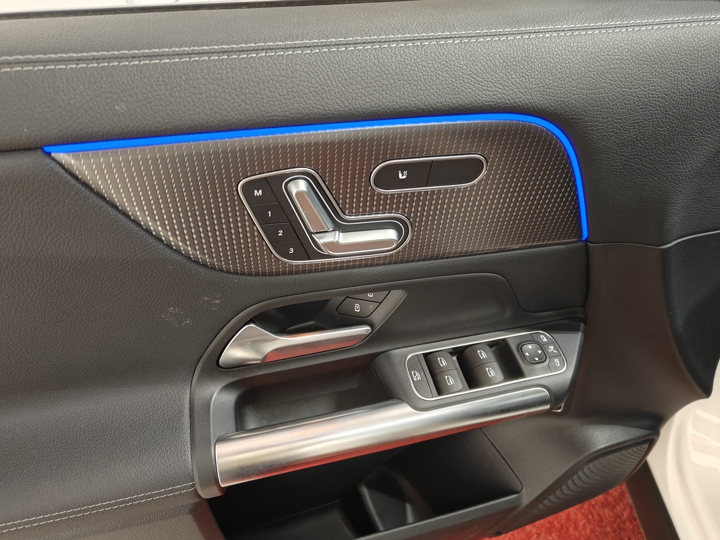 MERCEDES-BENZ EQA 2023