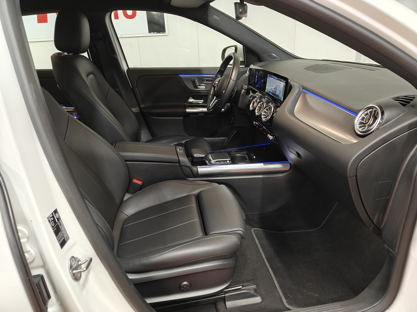 MERCEDES-BENZ EQA 2023