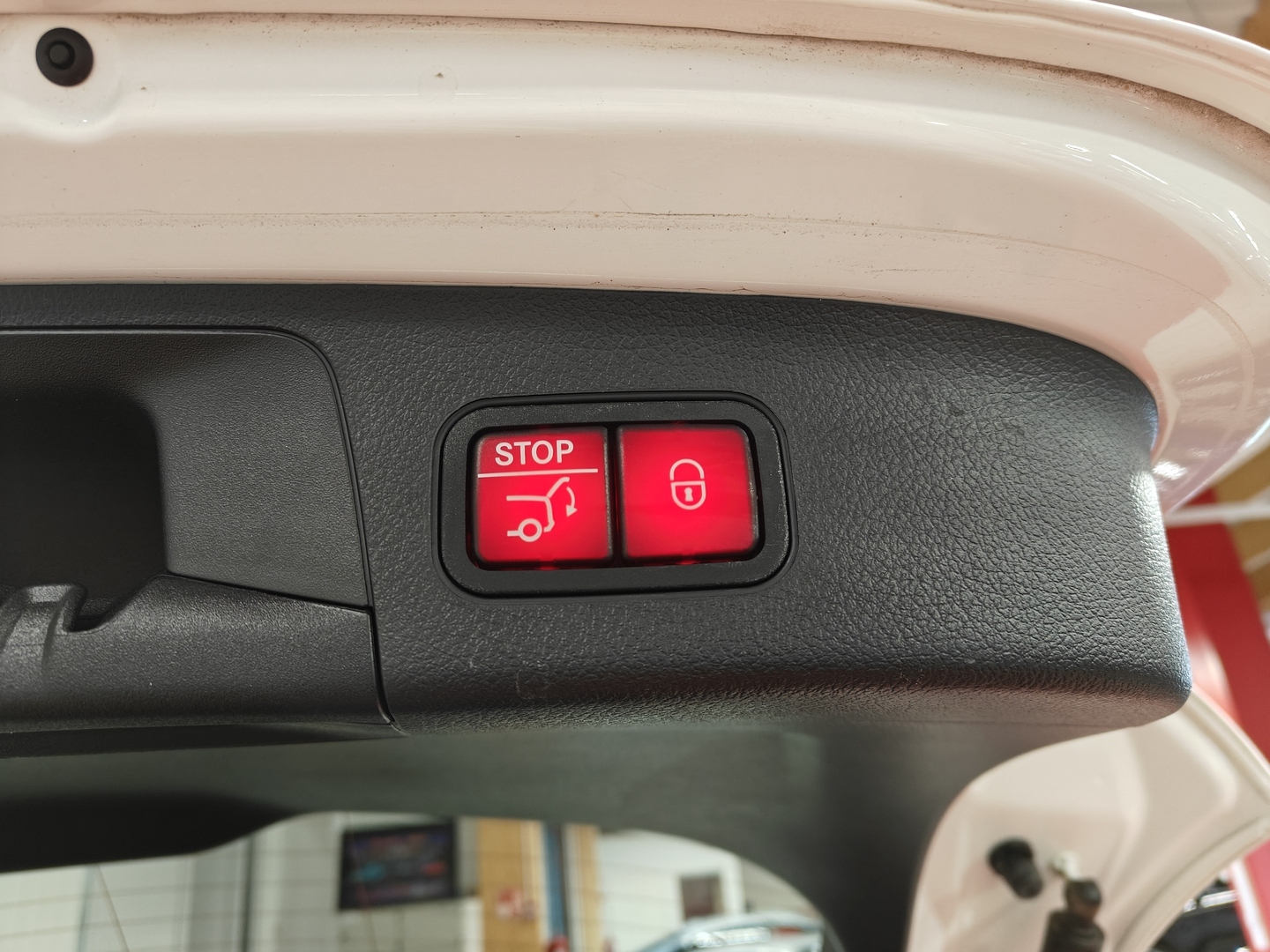 MERCEDES-BENZ EQA 2023