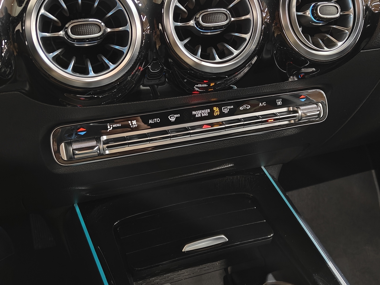 MERCEDES-BENZ EQA 2023