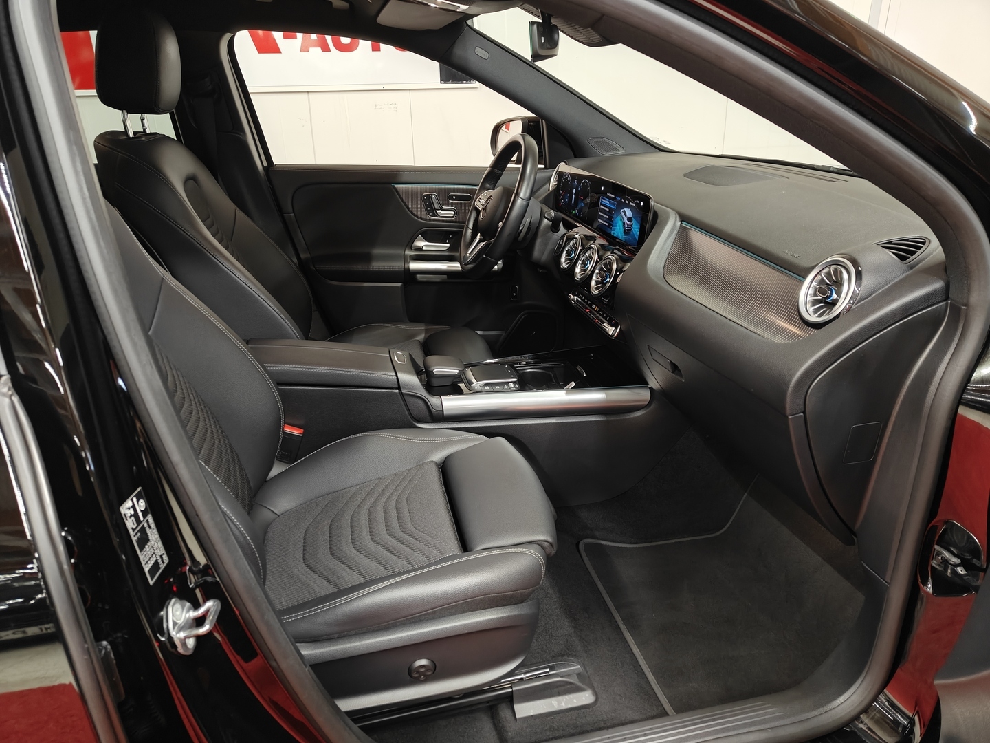 MERCEDES-BENZ EQA 2023