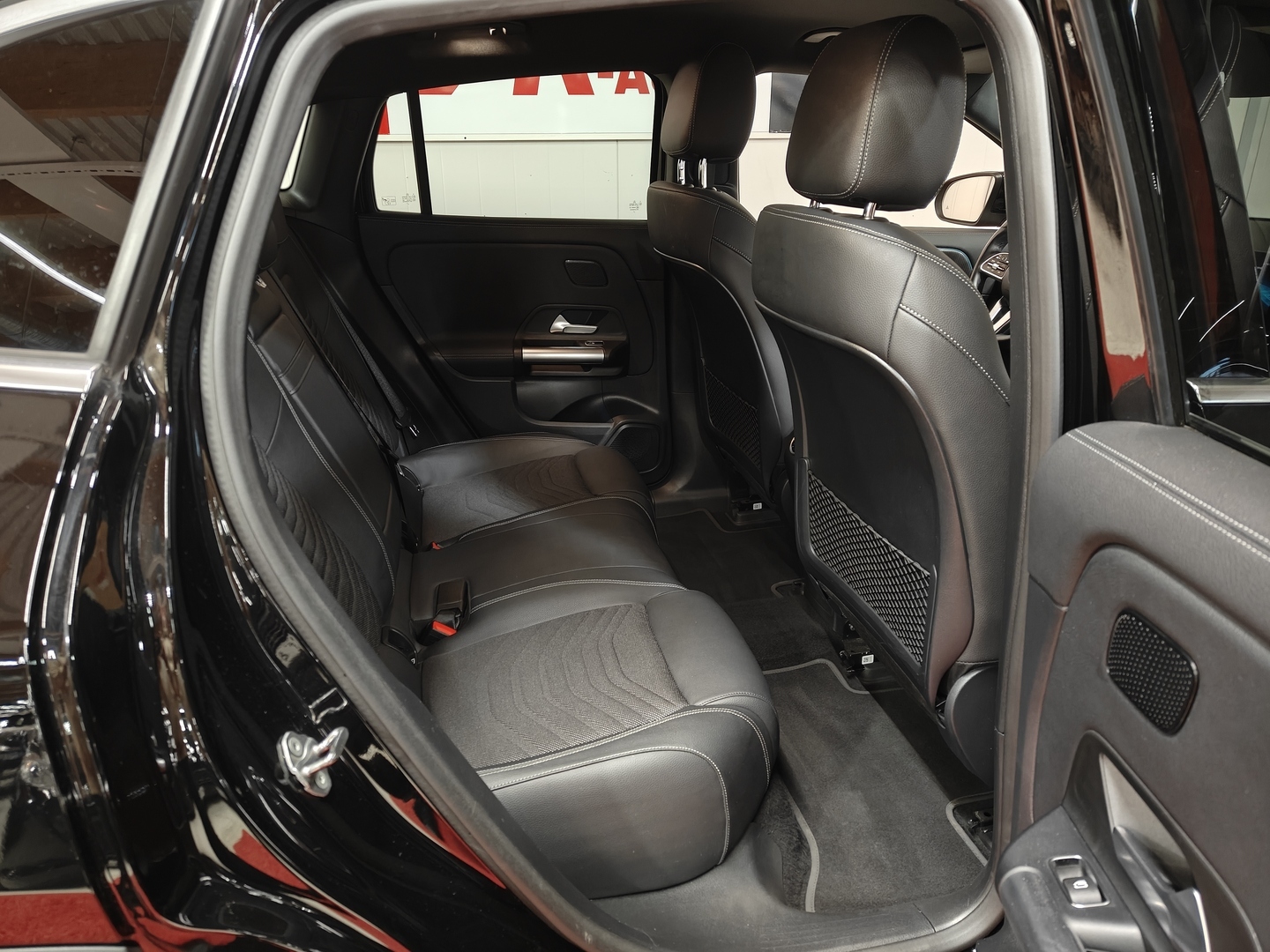 MERCEDES-BENZ EQA 2023