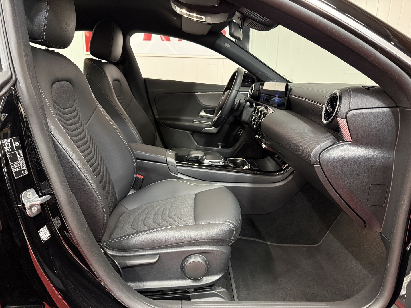 MERCEDES-BENZ CLA 2023