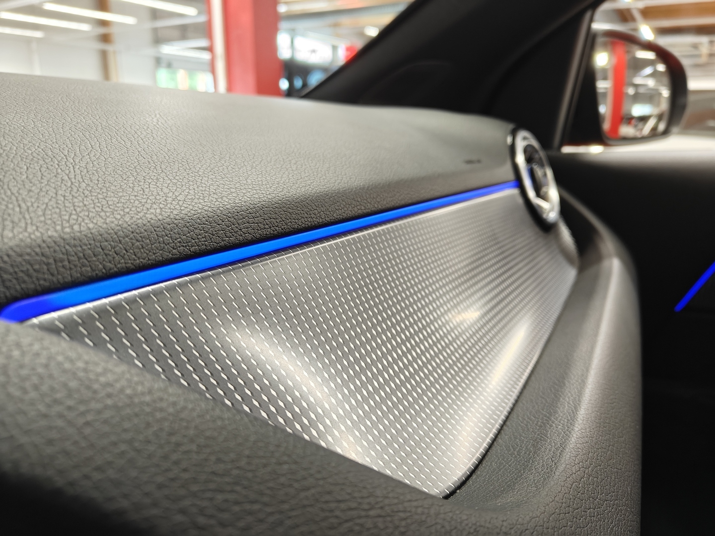 MERCEDES-BENZ EQA 2023