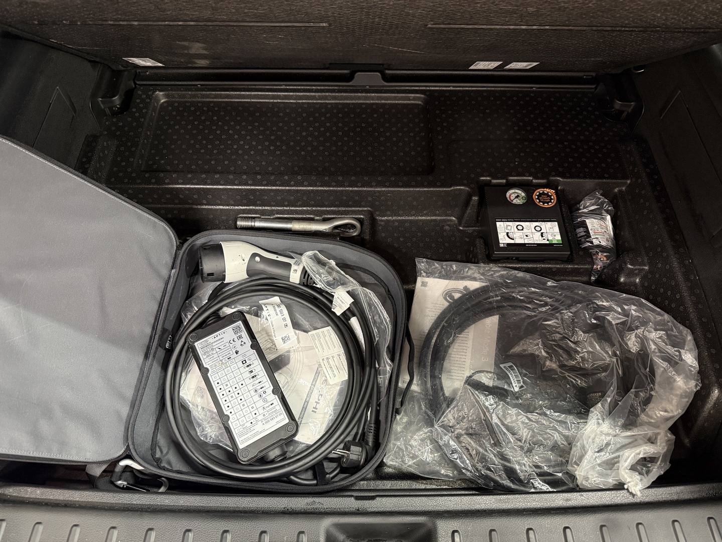 MERCEDES-BENZ EQB 2023