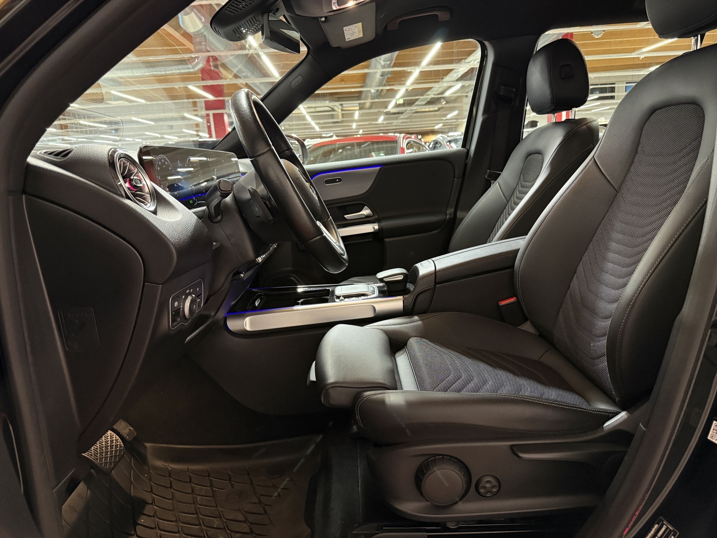 MERCEDES-BENZ EQB 2023