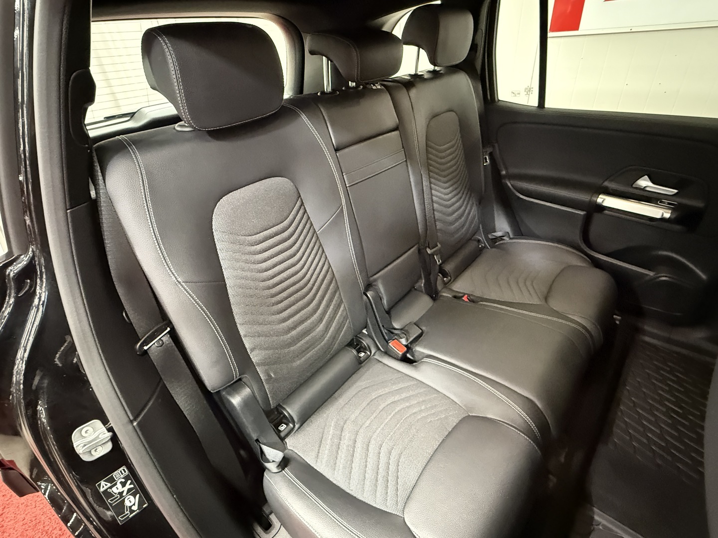 MERCEDES-BENZ EQB 2023