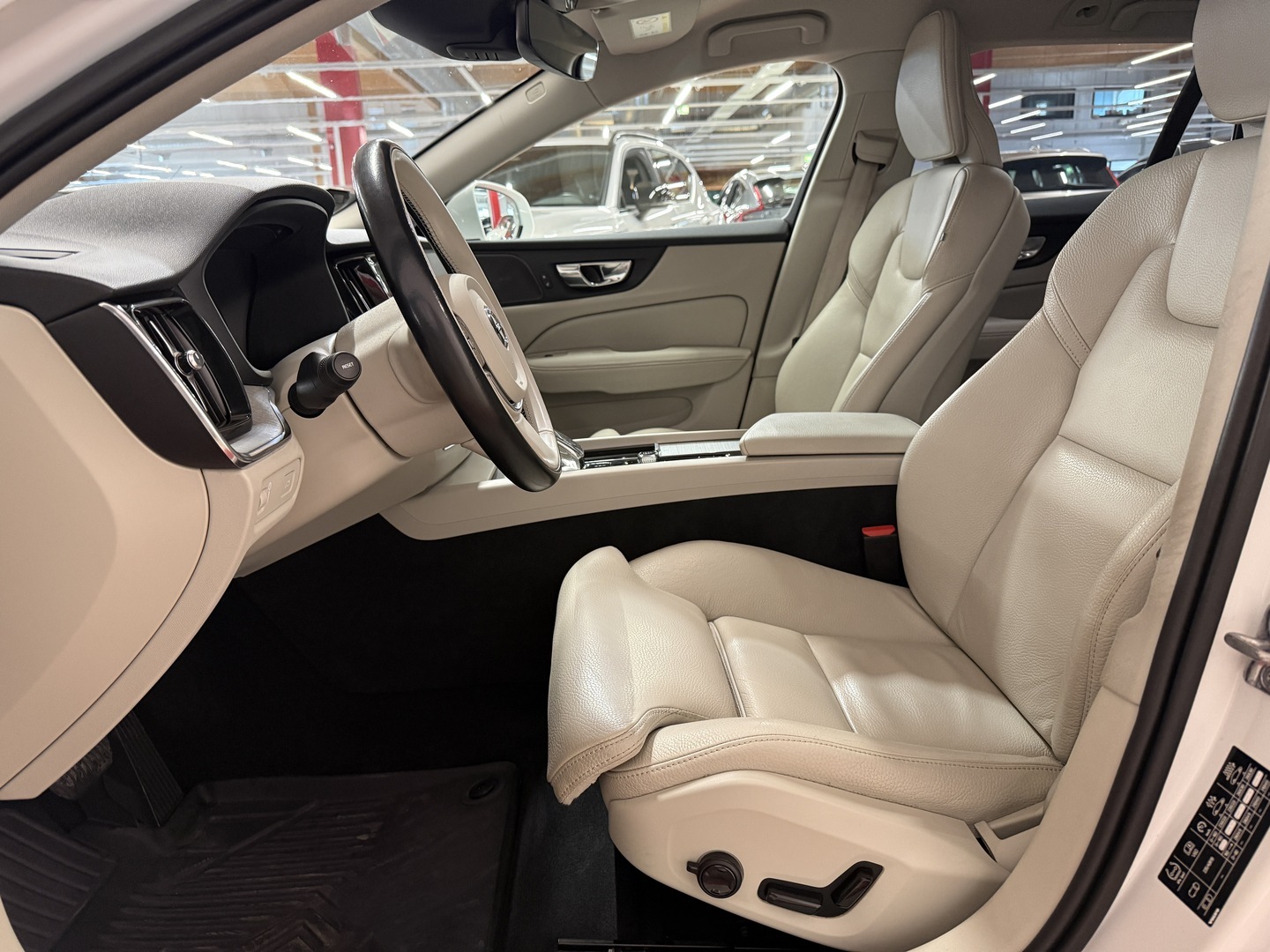 VOLVO V60 2021