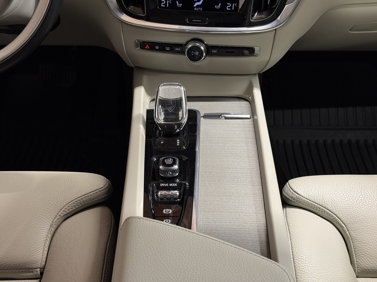 VOLVO V60 2021