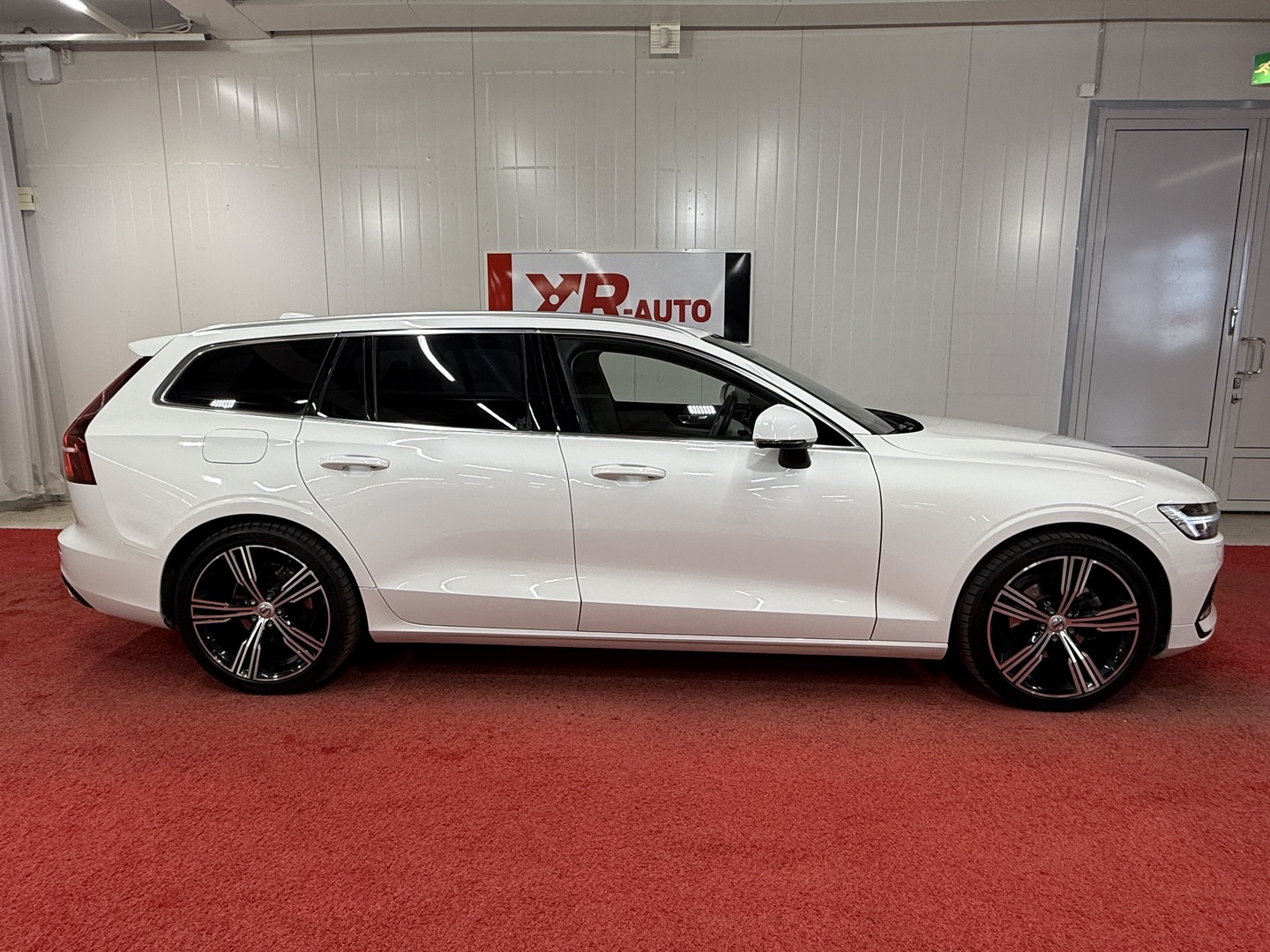 VOLVO V60 2021