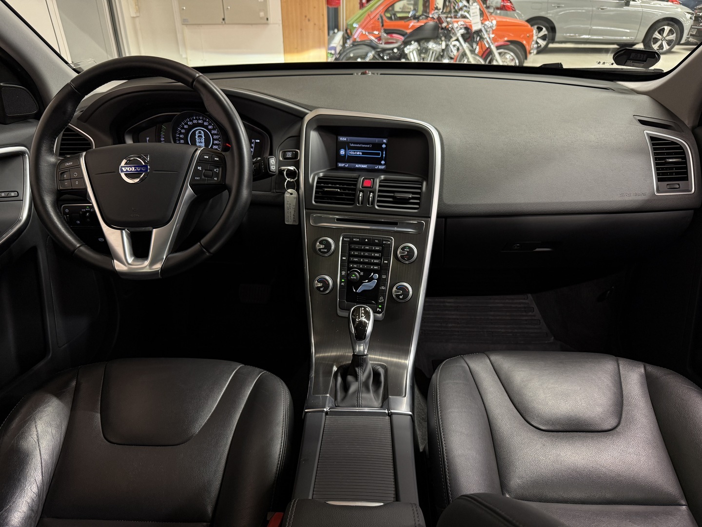 VOLVO XC60 17