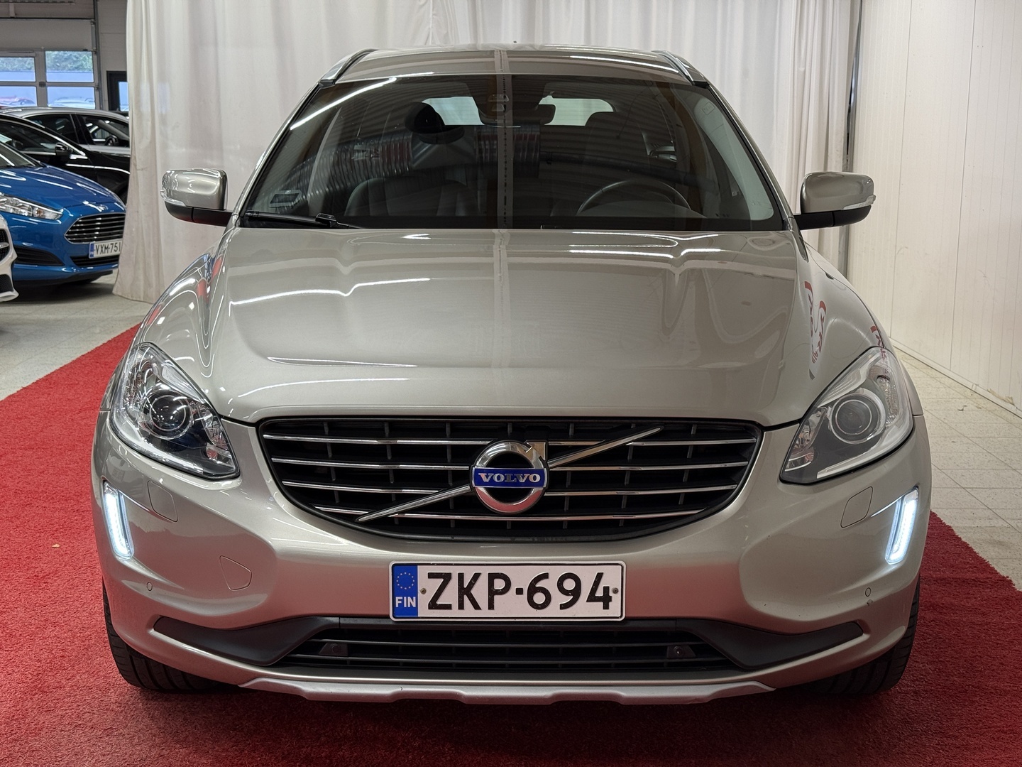 VOLVO XC60 8