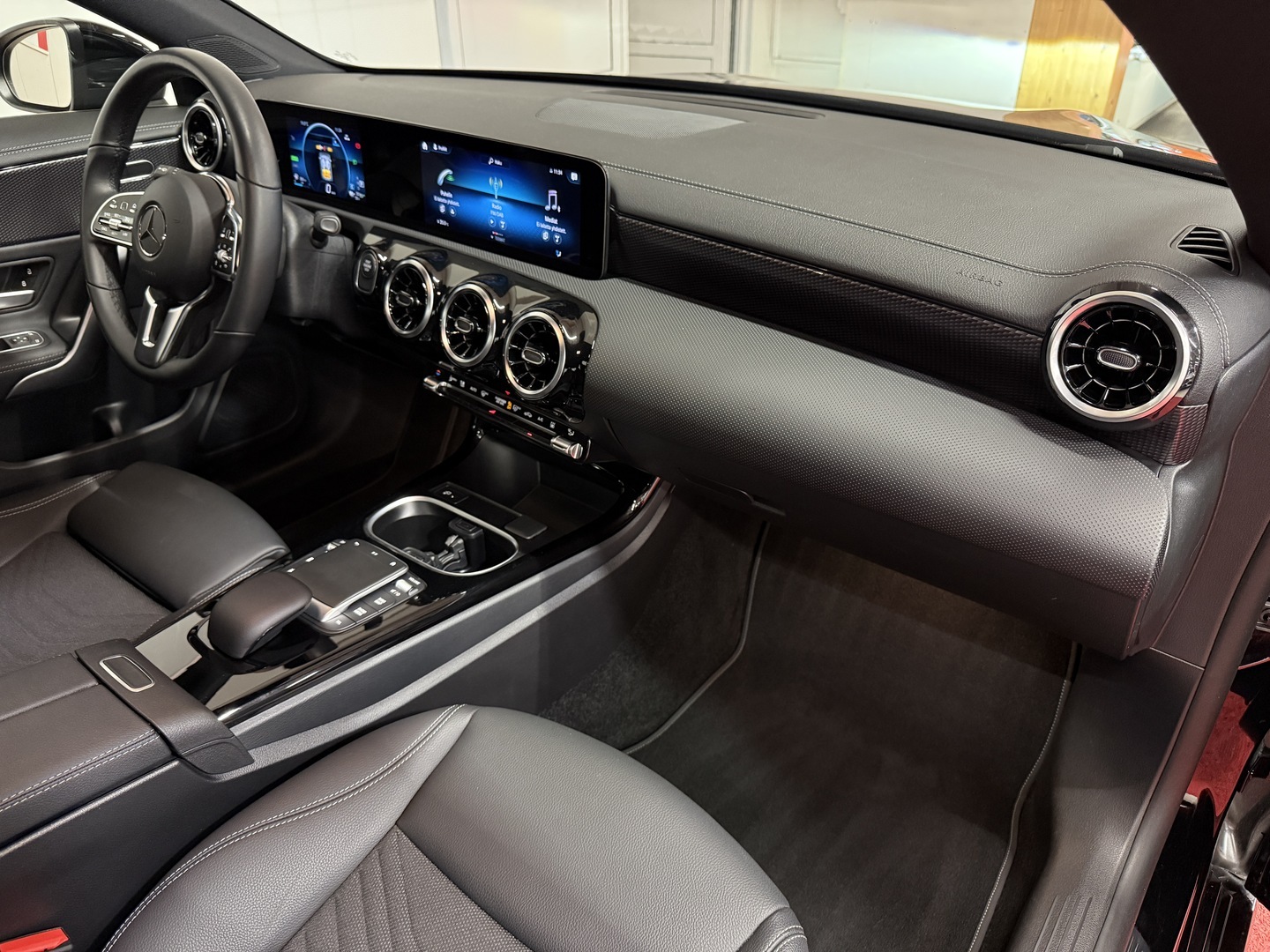 MERCEDES-BENZ CLA 10