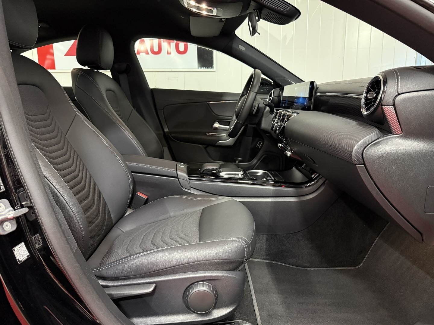 MERCEDES-BENZ CLA 11