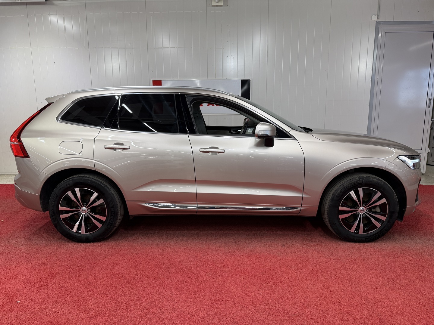 VOLVO XC60 2023