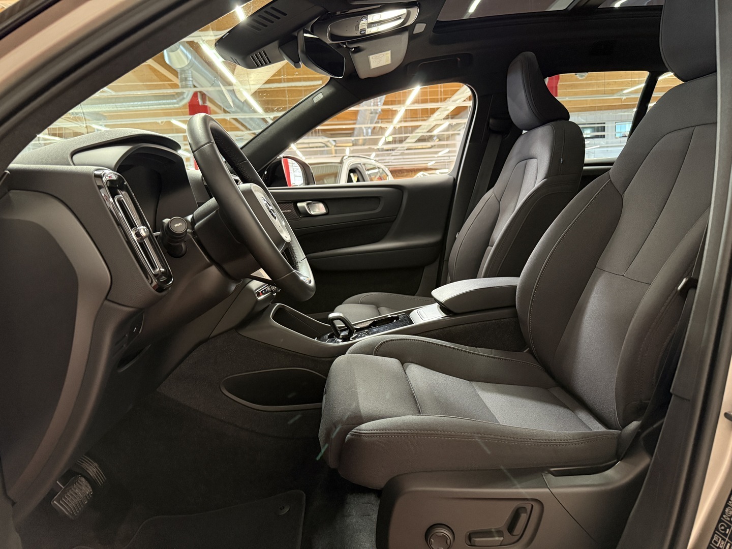 VOLVO XC40 2023