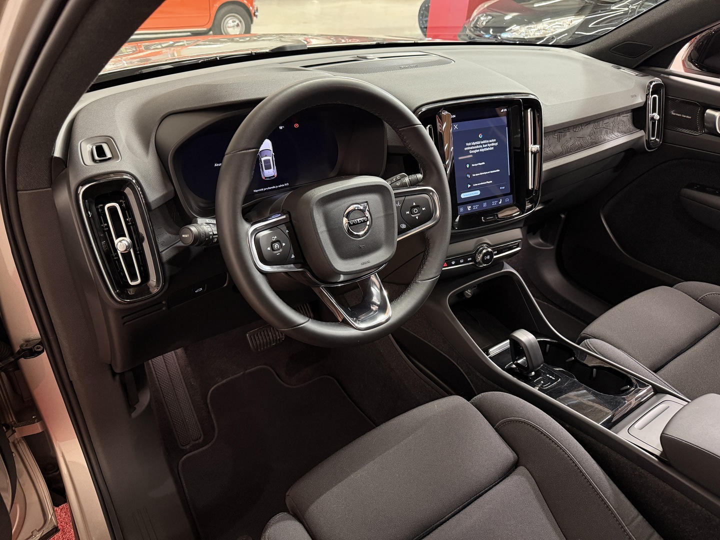 VOLVO XC40 2023